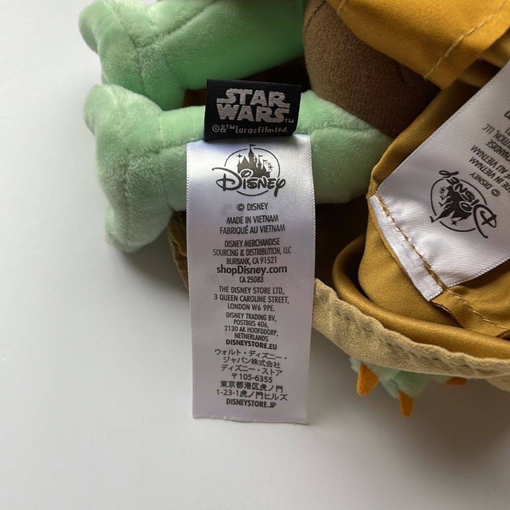 STAR WARS- Disney Yoda Mandalorian Plush. - Picture 7 of 7